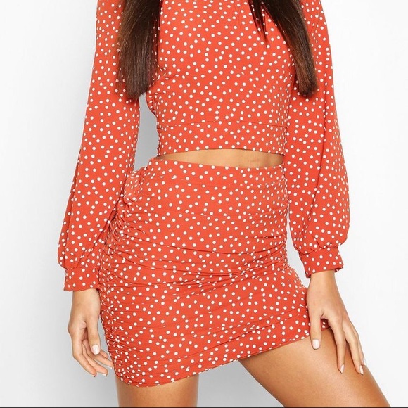 ISO 👀 looking 🧡Only need the bottom skirt🧡 - Picture 4 of 5